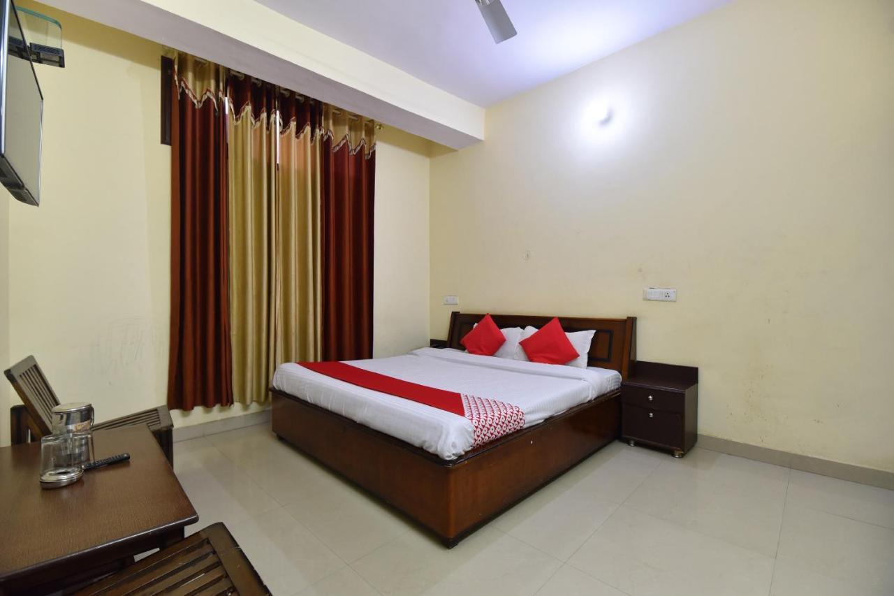 Oyo 28027 Hotel Dhruv Mandi Exterior foto