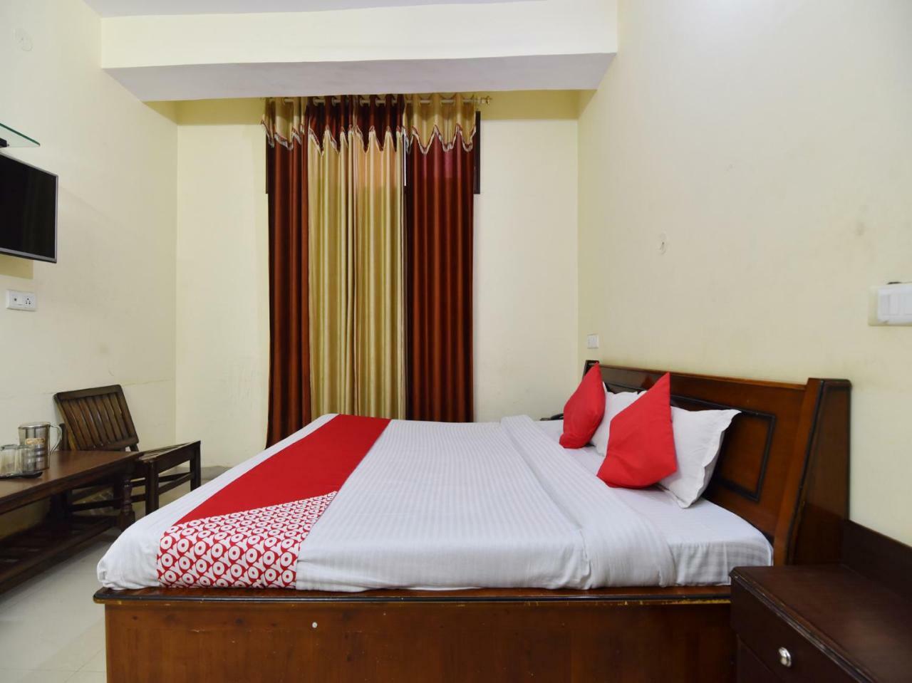 Oyo 28027 Hotel Dhruv Mandi Exterior foto
