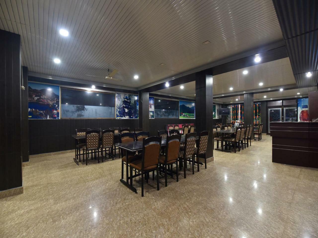 Oyo 28027 Hotel Dhruv Mandi Exterior foto