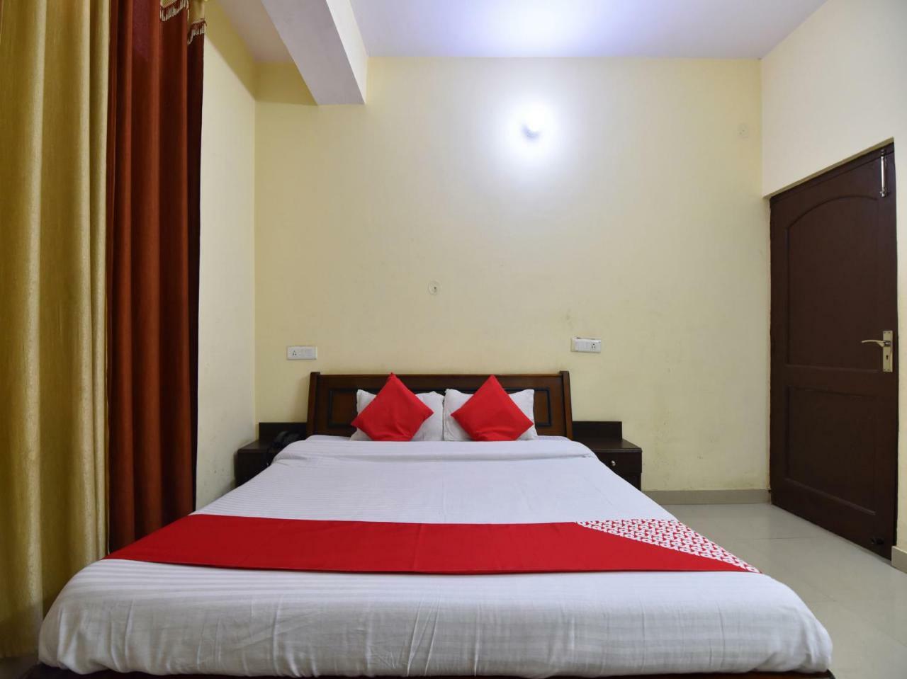 Oyo 28027 Hotel Dhruv Mandi Exterior foto