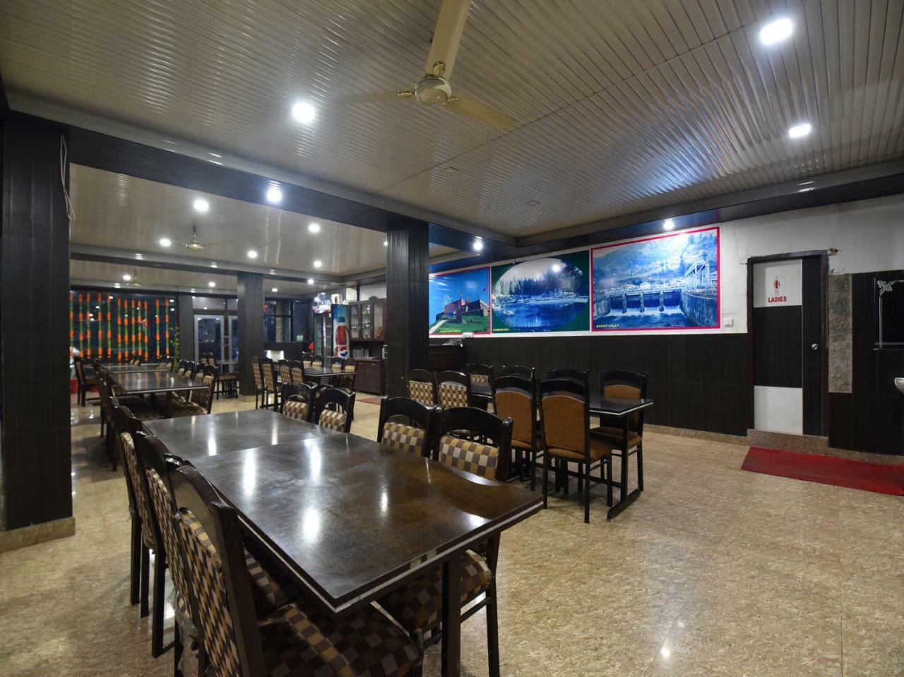 Oyo 28027 Hotel Dhruv Mandi Exterior foto