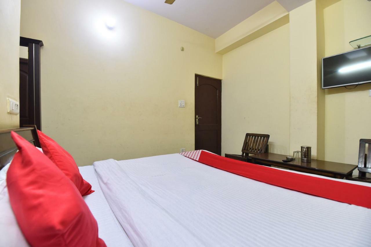 Oyo 28027 Hotel Dhruv Mandi Exterior foto
