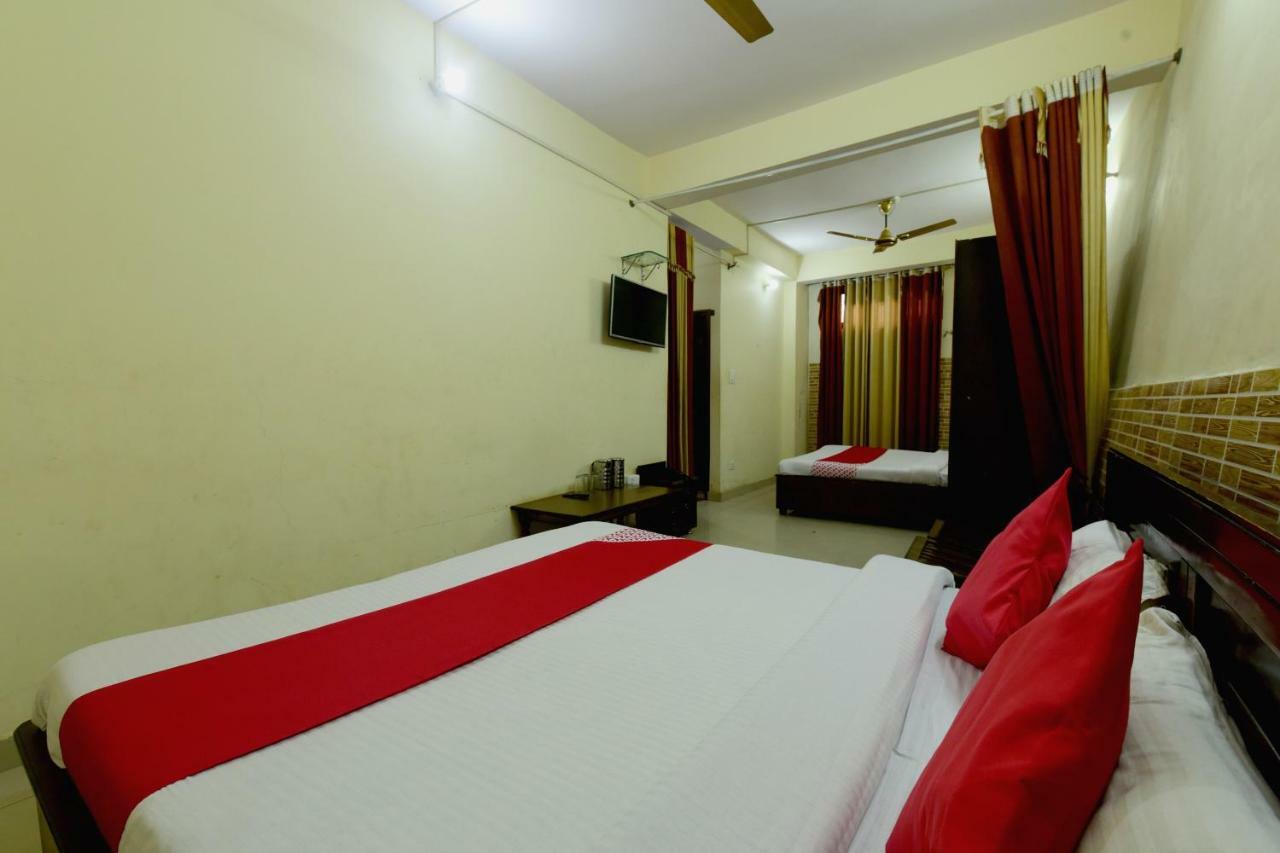 Oyo 28027 Hotel Dhruv Mandi Exterior foto