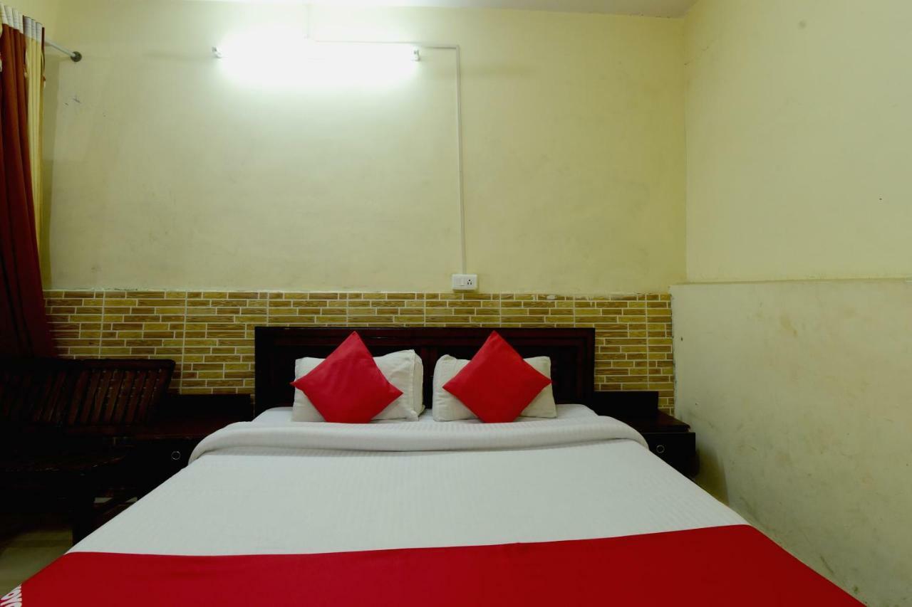 Oyo 28027 Hotel Dhruv Mandi Exterior foto